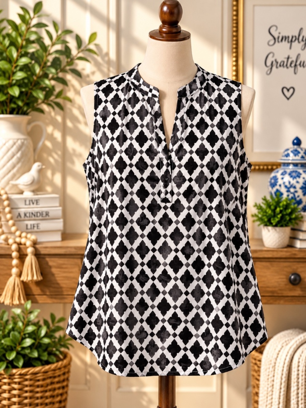 Mud Pie Black White Geometric Sleeveless Blouse Top Size M
